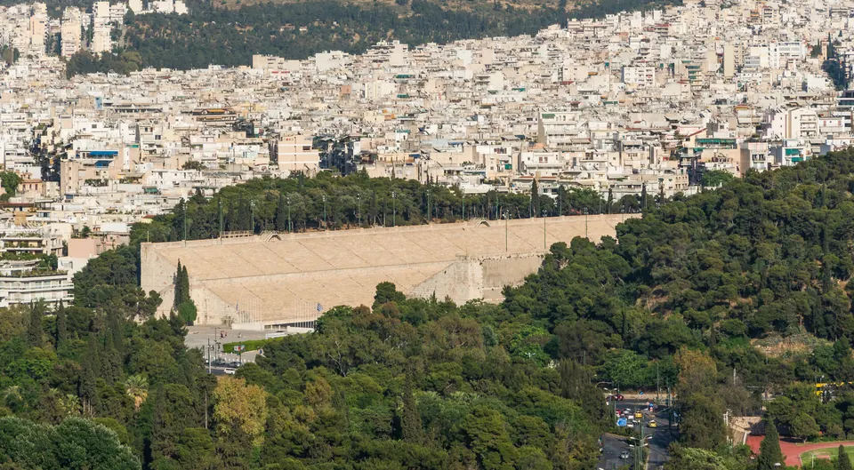 Το Παναθηναϊκό Στάδιο και τα κτίρια του Παγκρατίου, όπως φαίνονται από την Ακρόπολη.